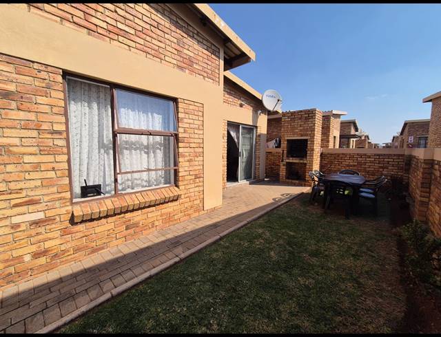 2 BEDROOM TOWNHOUSE FOR SALE IN STAALRUS